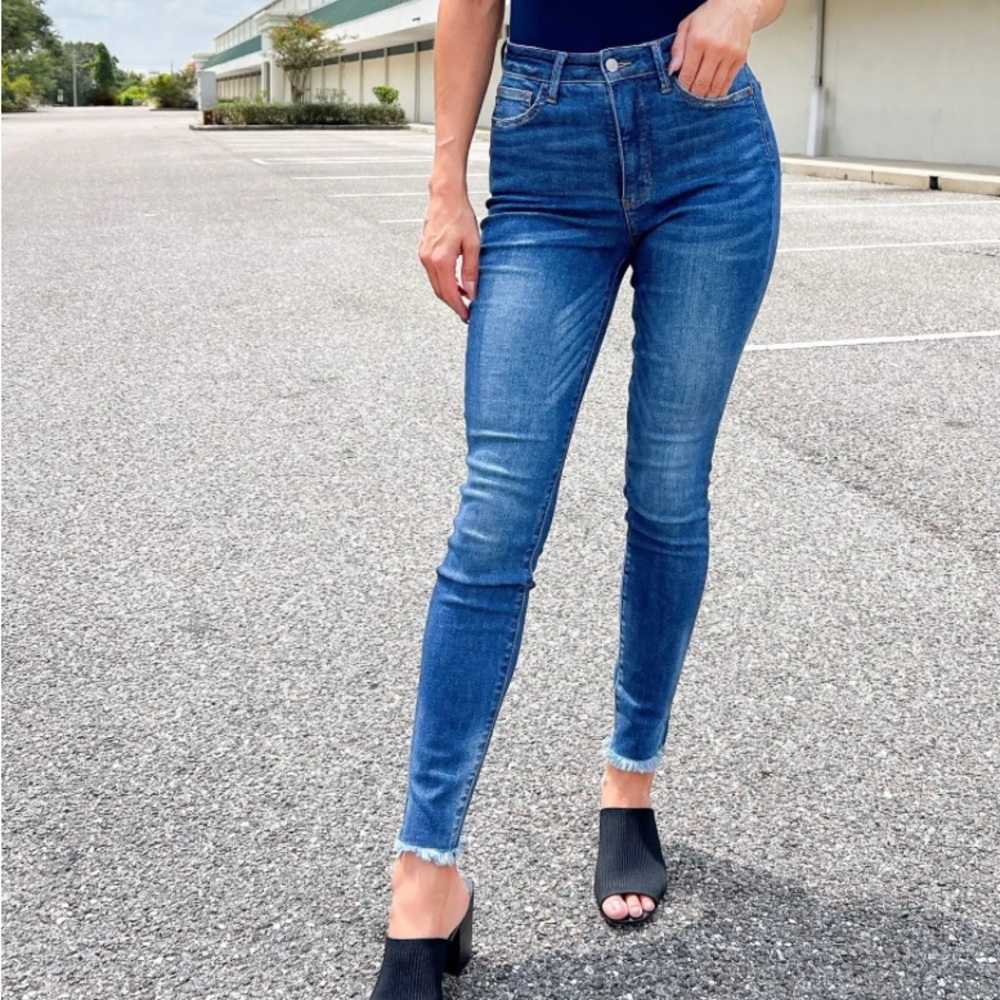 Judy Blue Tummy Control Side Slit Skinny Jeans 3/26